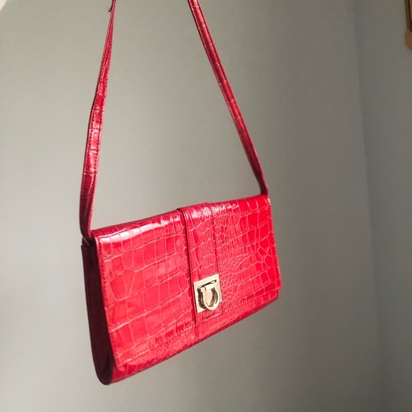 Hot pink/ redish small shoulder bag. - Picture 2 of 4